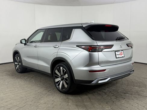 Used 2025 Mitsubishi Outlander AWD image 5