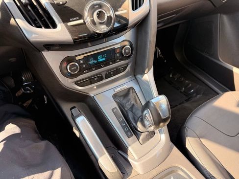 Used 2012 Ford Focus Titanium FWD image 19