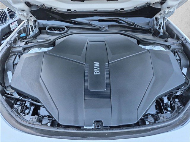 Certified 2025 BMW i7 xDrive60 AWD/4WD image 25