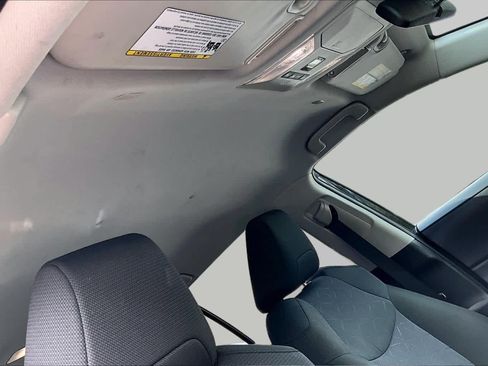 Used 2025 Toyota RAV4 XLE AWD/4WD image 14