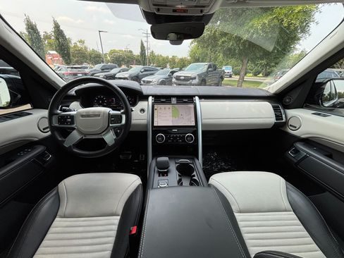 Used 2025 Land Rover Discovery Metropolitan Edition AWD/4WD image 47