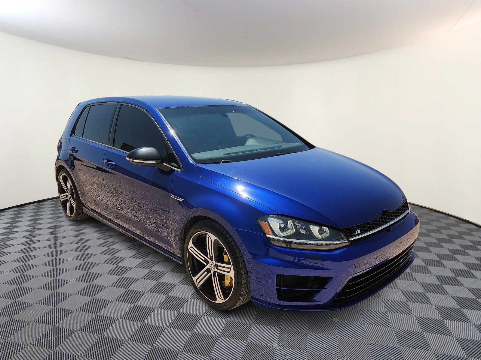 Used 2015 Volkswagen Golf R 4-Door AWD/4WD image 6
