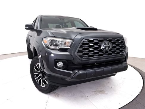 Used 2021 Toyota Tacoma TRD Sport w/ Technology Package RWD image 6