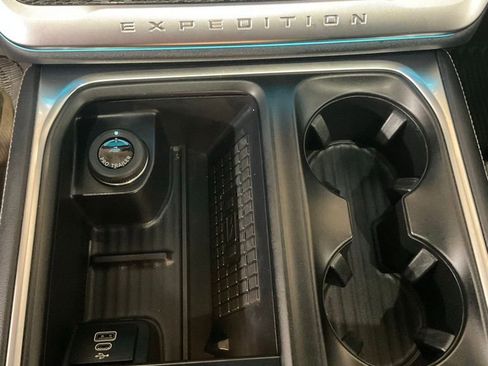 Used 2025 Ford Expedition Platinum w/ Stealth Performance Package AWD/4WD image 21