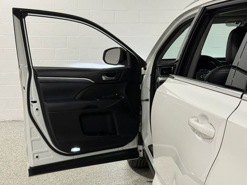 Used 2018 Toyota Highlander Limited AWD/4WD image 11