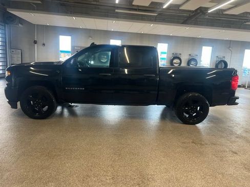 Used 2018 Chevrolet Silverado 1500 Custom w/ Custom Value Package AWD/4WD image 9