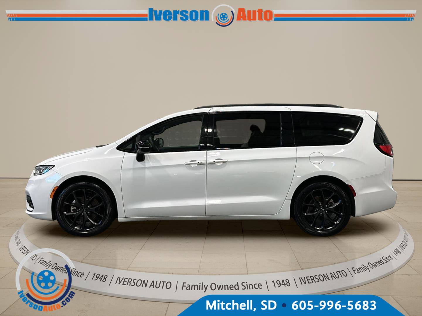 Used 2025 Chrysler Pacifica Limited FWD image 4