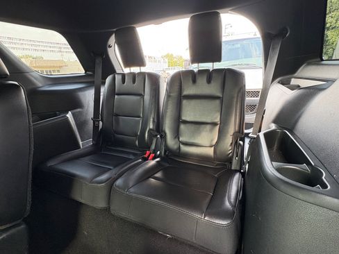 Used 2019 Ford Explorer XLT w/ Equipment Group 202A AWD/4WD image 15