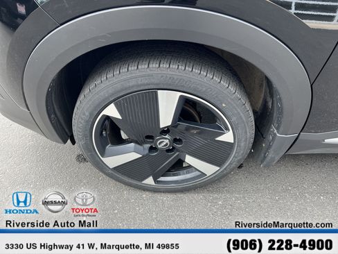 Used 2025 Nissan Kicks SR AWD/4WD image 11