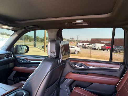 Used 2023 GMC Yukon XL Denali Ultimate AWD/4WD image 13