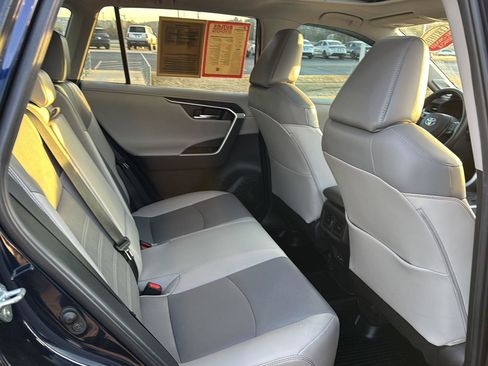 Used 2022 Toyota RAV4 Limited image 11