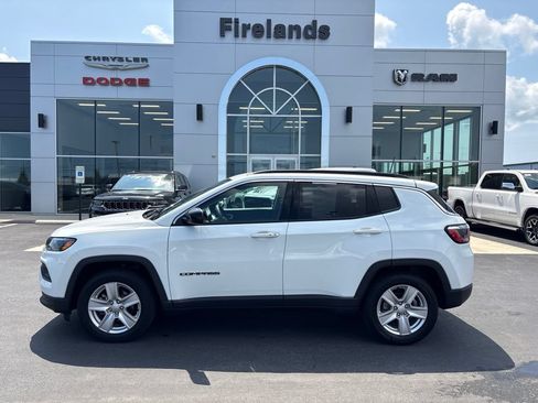 Used 2022 Jeep Compass Latitude FWD image 2