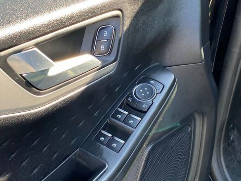 Used 2020 Ford Escape SE image 10