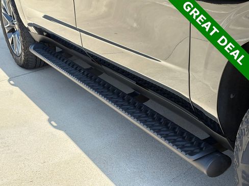 Used 2024 Chevrolet Suburban Z71 w/ Off-Road Capability Package image 10