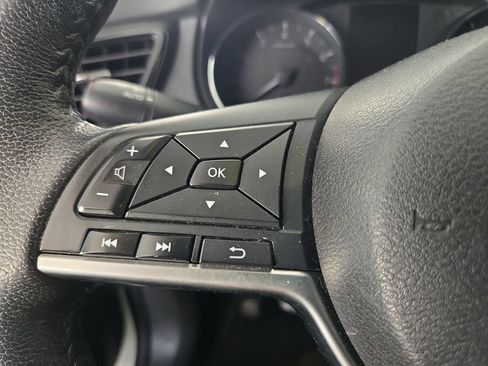 Used 2019 Nissan Rogue SV FWD image 16