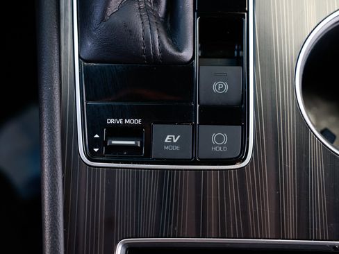 Used 2021 Toyota Sienna Platinum image 48