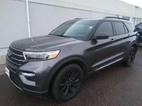 Used 2020 Ford Explorer XLT w/ Equipment Group 202A image 2