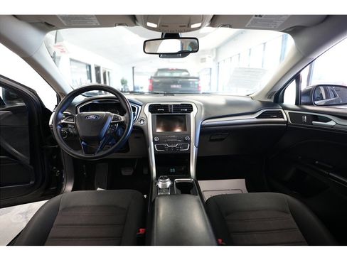 Used 2020 Ford Fusion SE FWD image 12
