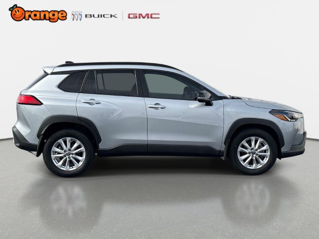Used 2025 Toyota Corolla Cross LE FWD image 2