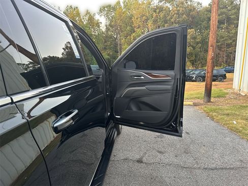 Used 2024 Cadillac Escalade ESV Premium Luxury w/ Performance Package image 32