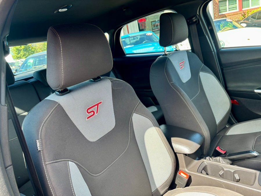 Used 2017 Ford Focus ST FWD image 17