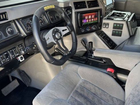 Used 2003 HUMMER H1 4-Door Wagon AWD/4WD image 6