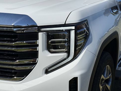 New 2026 GMC Sierra 1500 SLT image 8