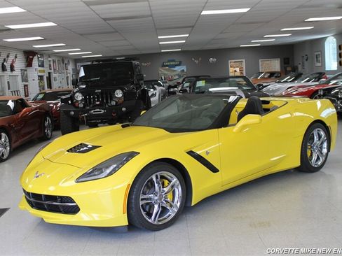 Used 2016 Chevrolet Corvette Stingray Convertible w/ 2LT Preferred Equipment Group RWD image 2
