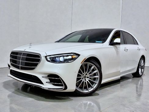 Used 2022 Mercedes-Benz S 500 4MATIC w/ AMG Line Package image 2