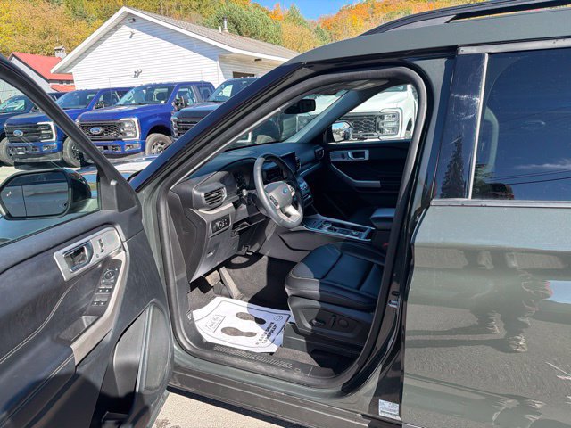 Used 2024 Ford Explorer XLT w/ Equipment Group 202A AWD/4WD image 18