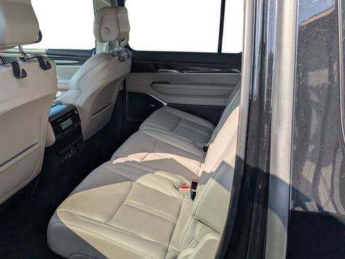 Used 2022 Jeep Wagoneer Series II AWD/4WD image 13