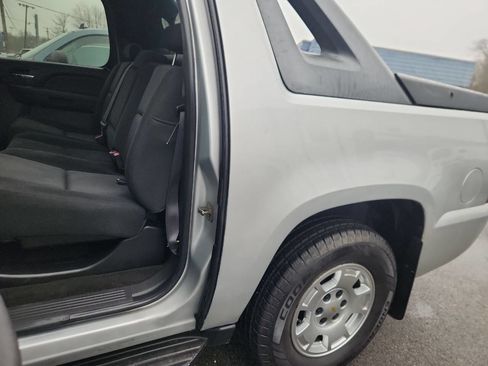 Used 2012 Chevrolet Avalanche LS image 7