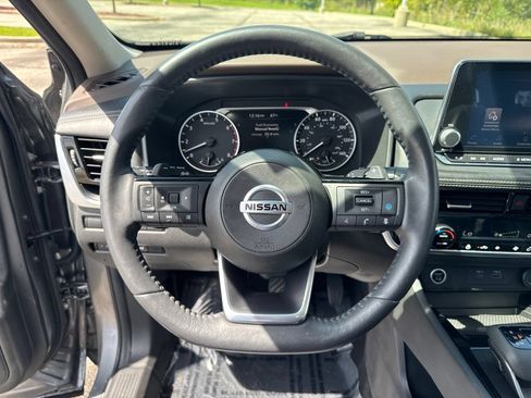 Used 2021 Nissan Rogue SV w/ Premium Package AWD/4WD image 16