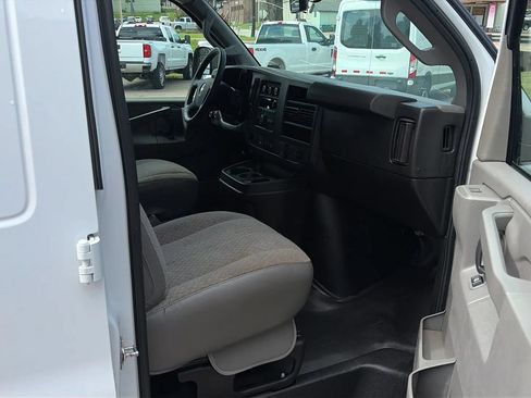 Used 2021 Chevrolet Express 2500 RWD image 9
