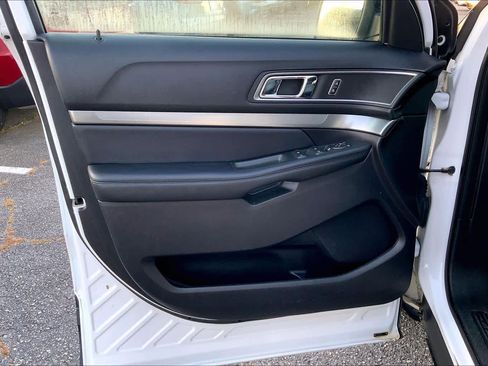 Used 2018 Ford Explorer XLT w/ Equipment Group 202A image 20