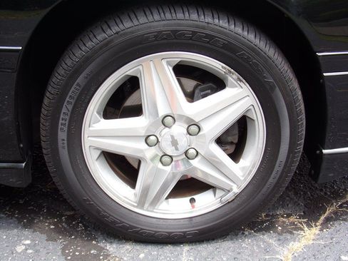 Used 2004 Chevrolet Impala SS w/ Preferred Equipment Group FWD image 17