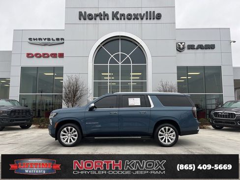 Used 2025 Chevrolet Suburban Premier image 2