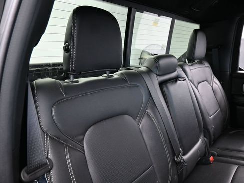 Used 2025 RAM 1500 Big Horn AWD/4WD image 37