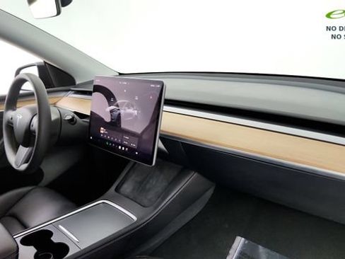 Used 2024 Tesla Model Y Performance AWD/4WD image 33