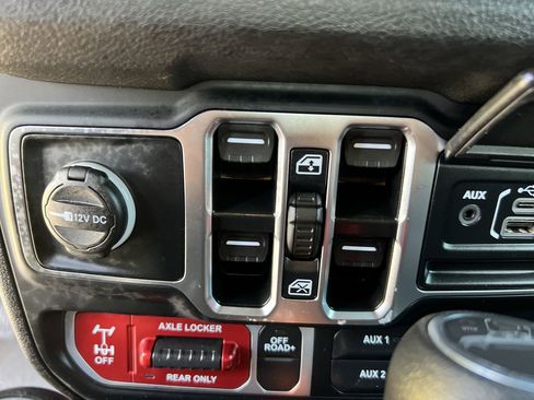 Used 2024 Jeep Gladiator Sport AWD/4WD image 18
