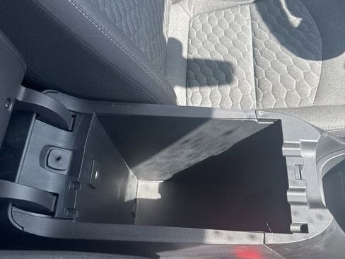 Used 2018 Chevrolet Equinox LT FWD image 27