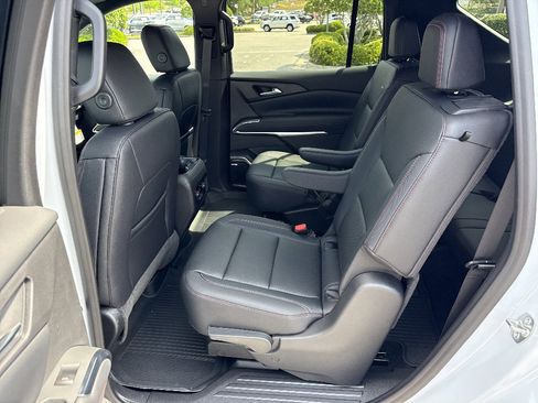 New 2026 Chevrolet Traverse Z71 w/ Enhanced Driving Package AWD/4WD image 12