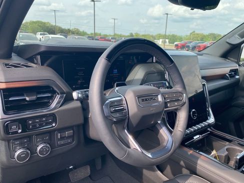 Used 2026 GMC Yukon Denali w/ Advanced Technology Package image 14