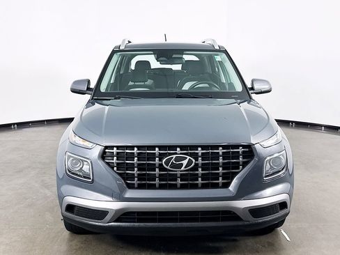 Used 2024 Hyundai Venue SEL image 2