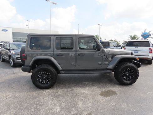 Used 2020 Jeep Wrangler Unlimited Sahara AWD/4WD image 10