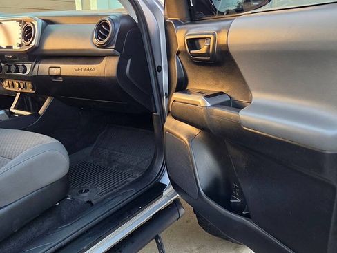 Used 2021 Toyota Tacoma SR5 w/ Technology Package AWD/4WD image 10