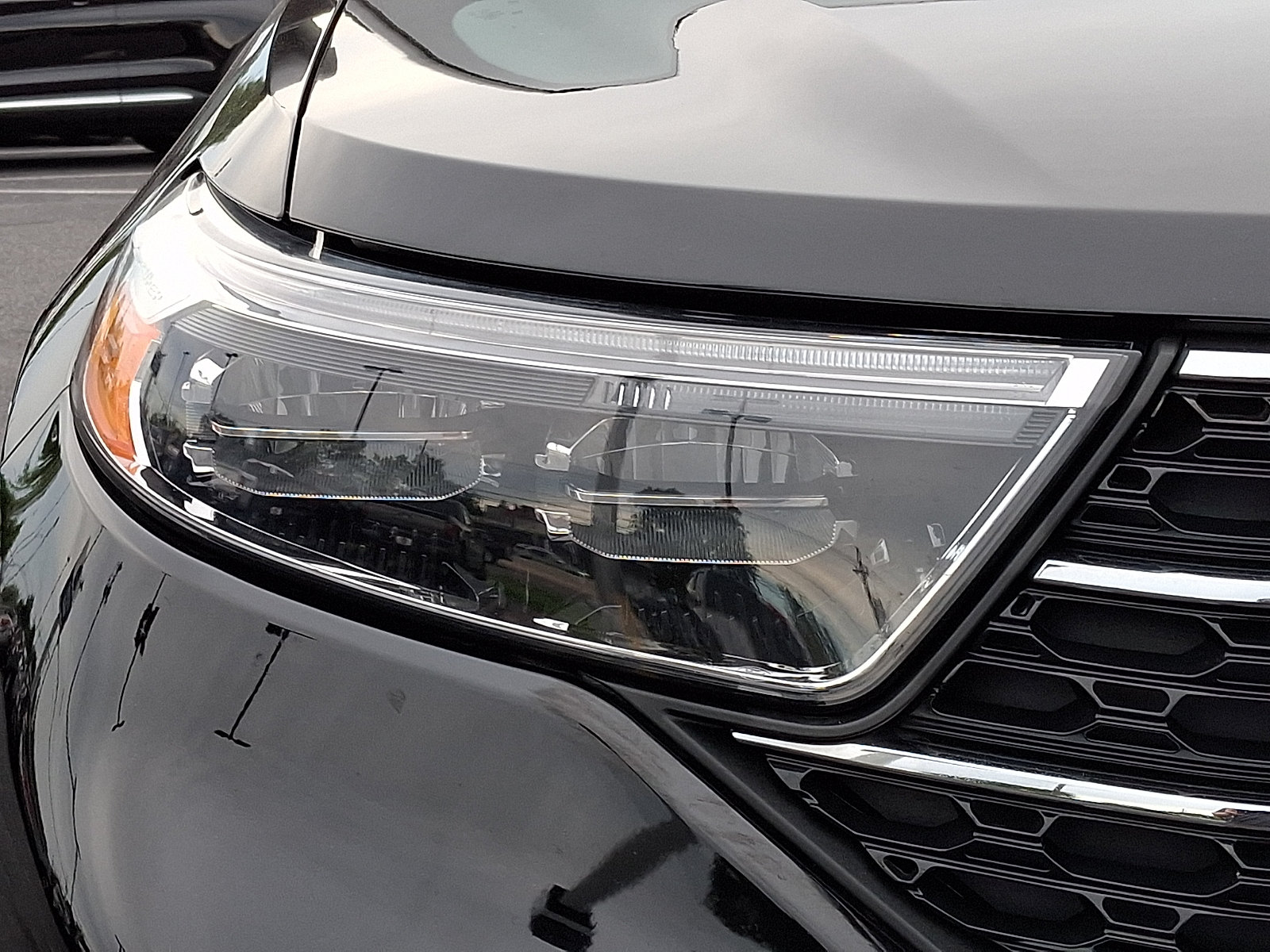 Certified 2022 Ford Explorer XLT w/ Equipment Group 202A AWD/4WD image 9