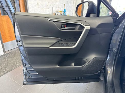 Certified 2025 Toyota RAV4 LE AWD/4WD image 33