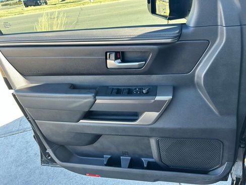 Used 2022 Toyota Tundra SR5 w/ SR5 Convenience Package image 10