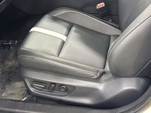 Used 2025 Toyota Camry SE FWD image 25